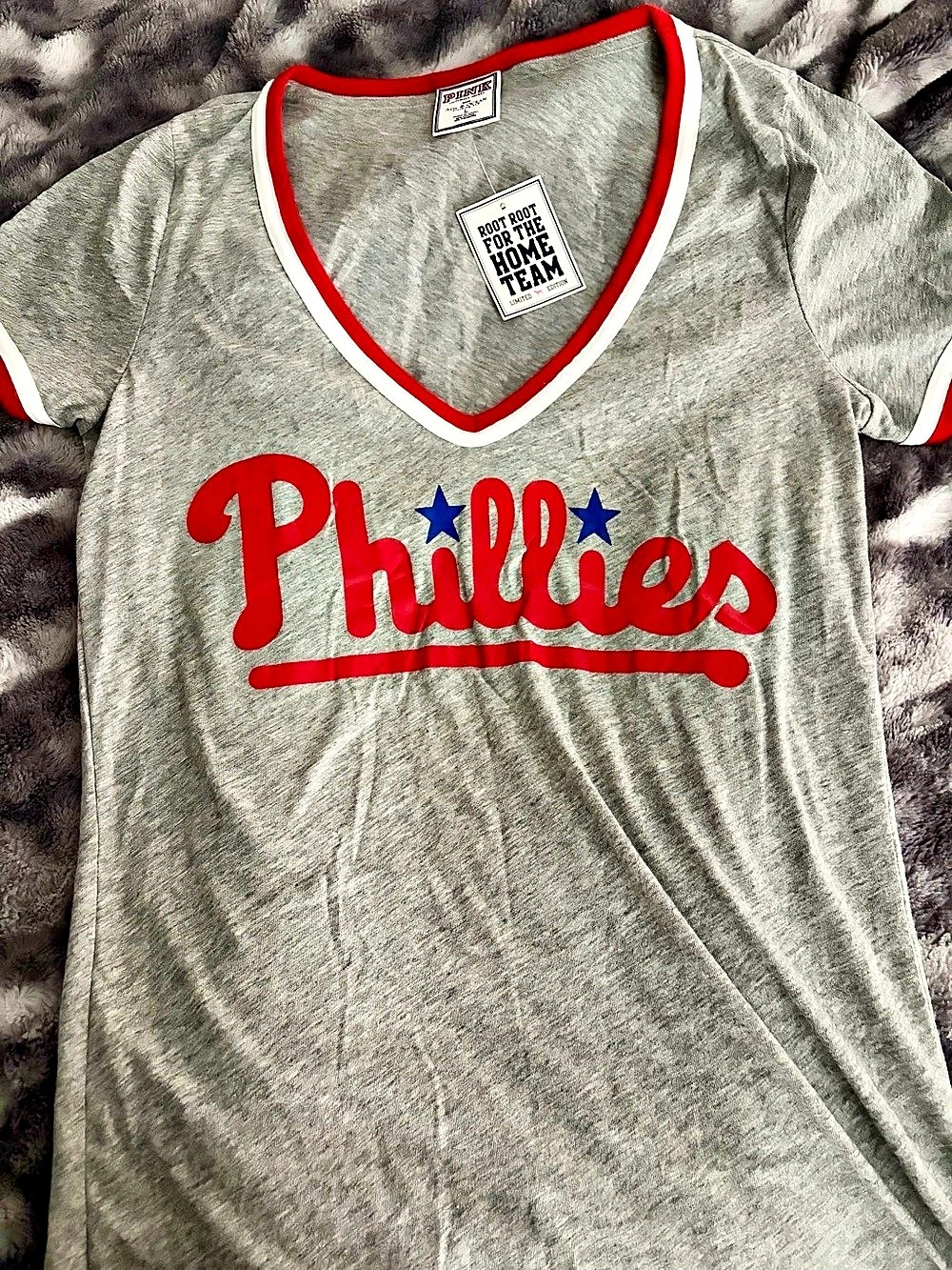 PINK Major League Baseball Philadelphia Phillies tee Philadelphia Phillies